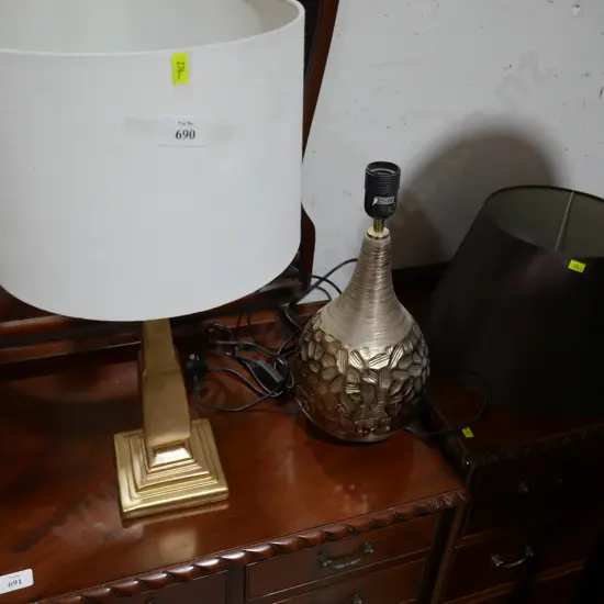 2 table lamps