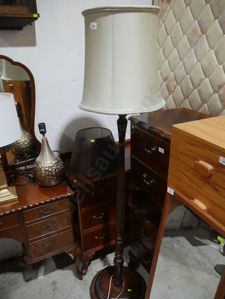 Standard lamp stand Image 1++