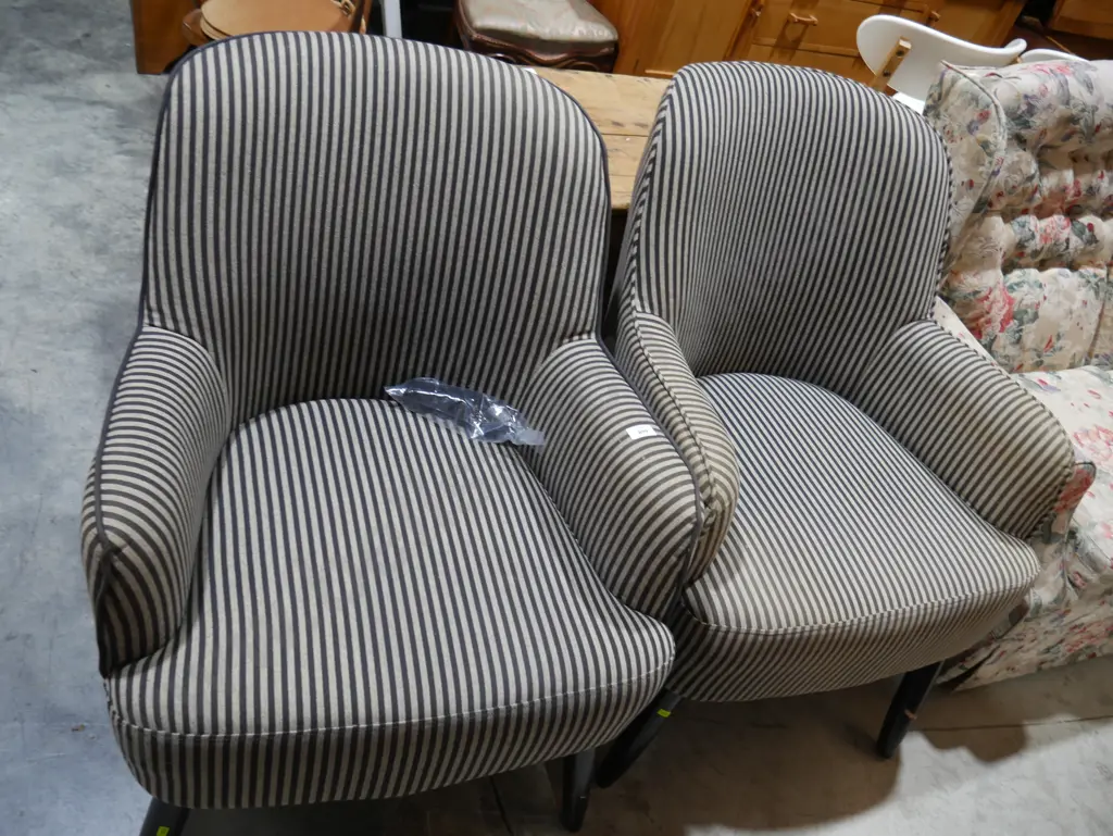 Pair of armchairs Image 1++