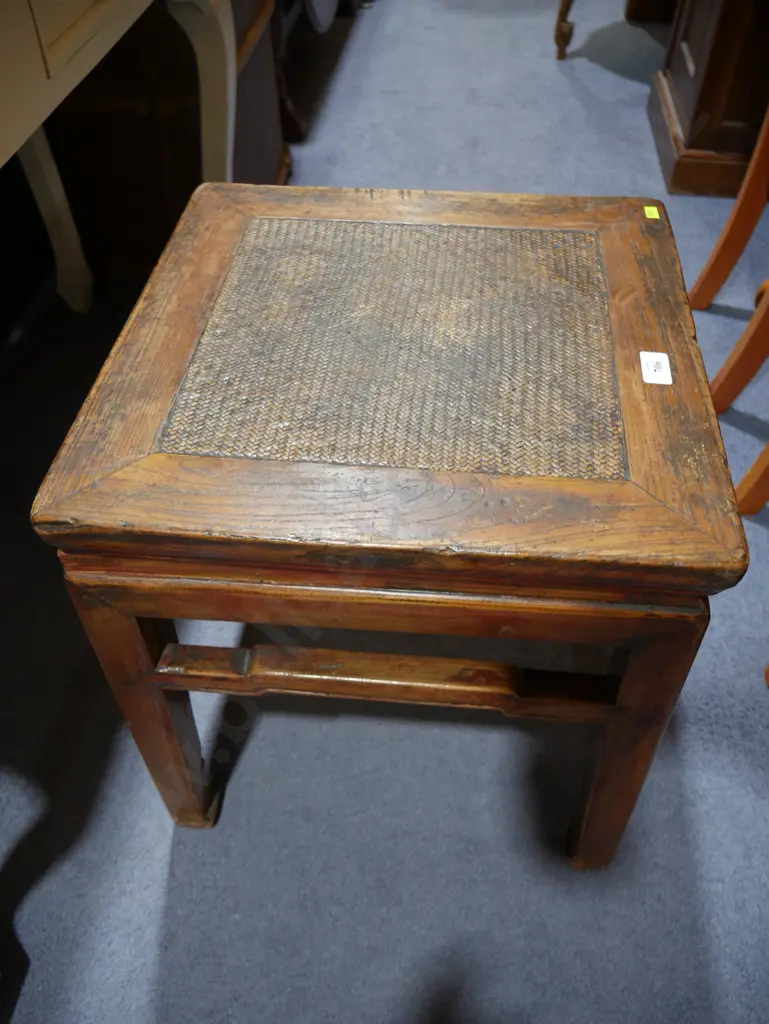 Side table Image 1++