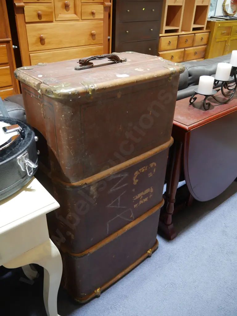 Vintage travel trunk Image 1++