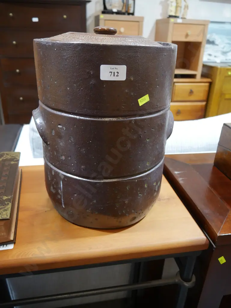 Early crude NZ pottery lidded crock Image 1++