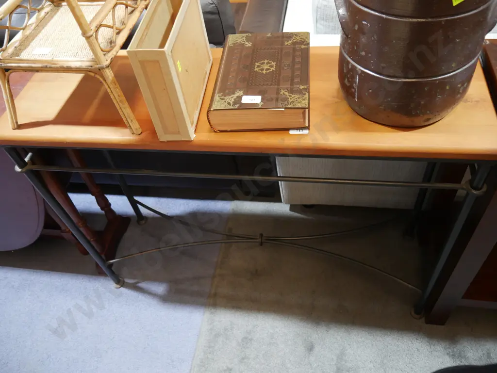 Hall table Image 1++