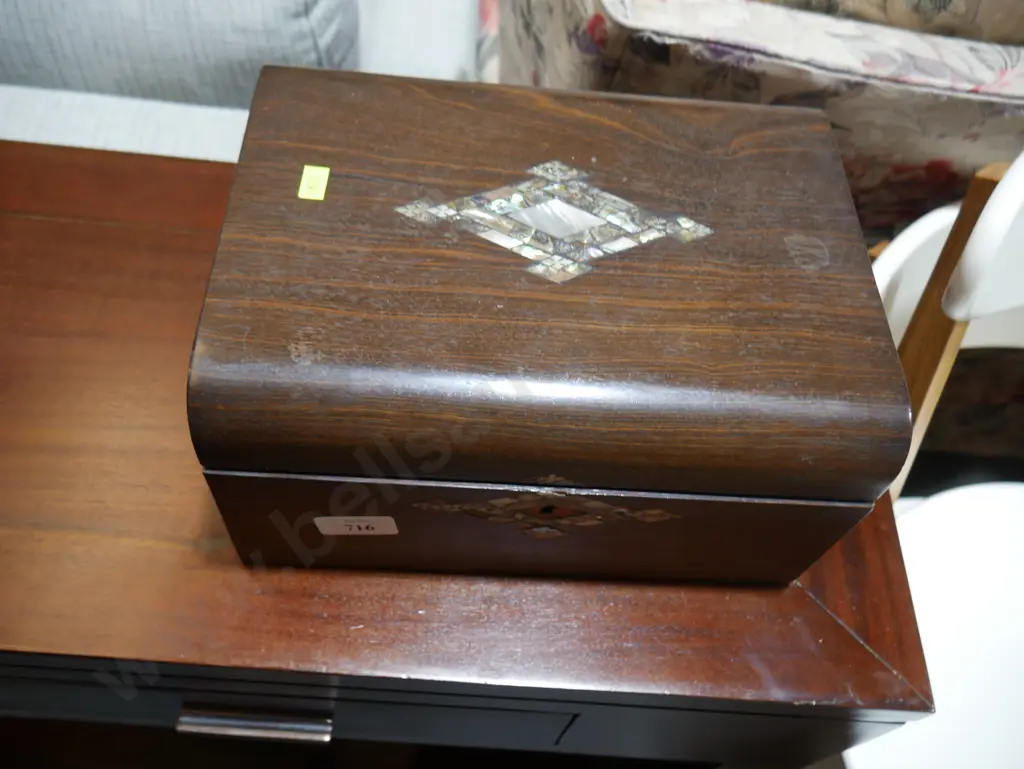 Sewing box and contents Image 1++