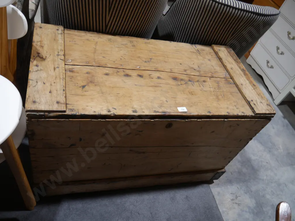 Wooden trunk Image 1++