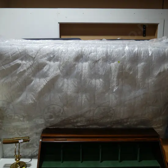 Split-based king bed with four drawers