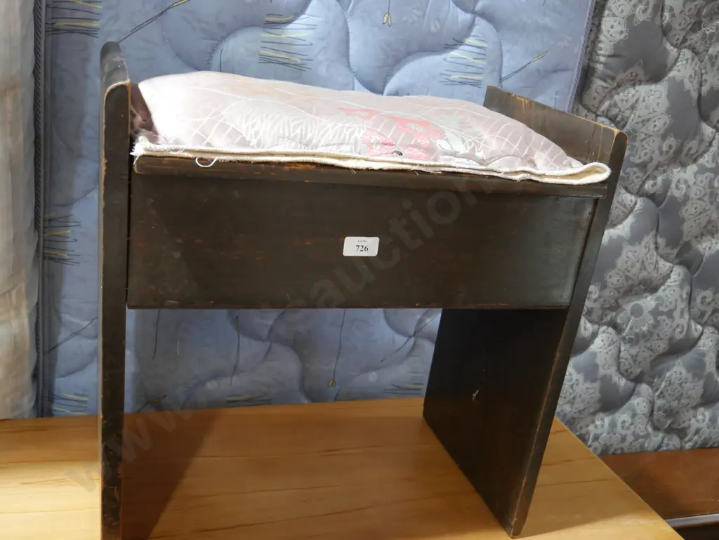 Piano stool Image 1++