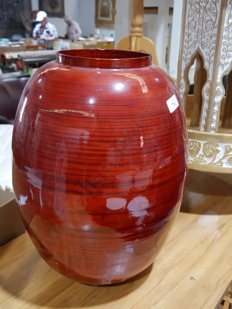 Large red vase Image 1++
