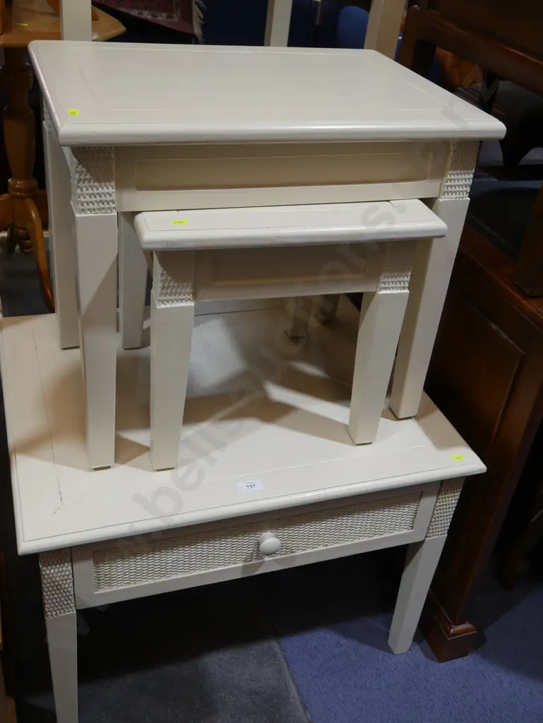 Nest of two tables and coffee table Image 1++