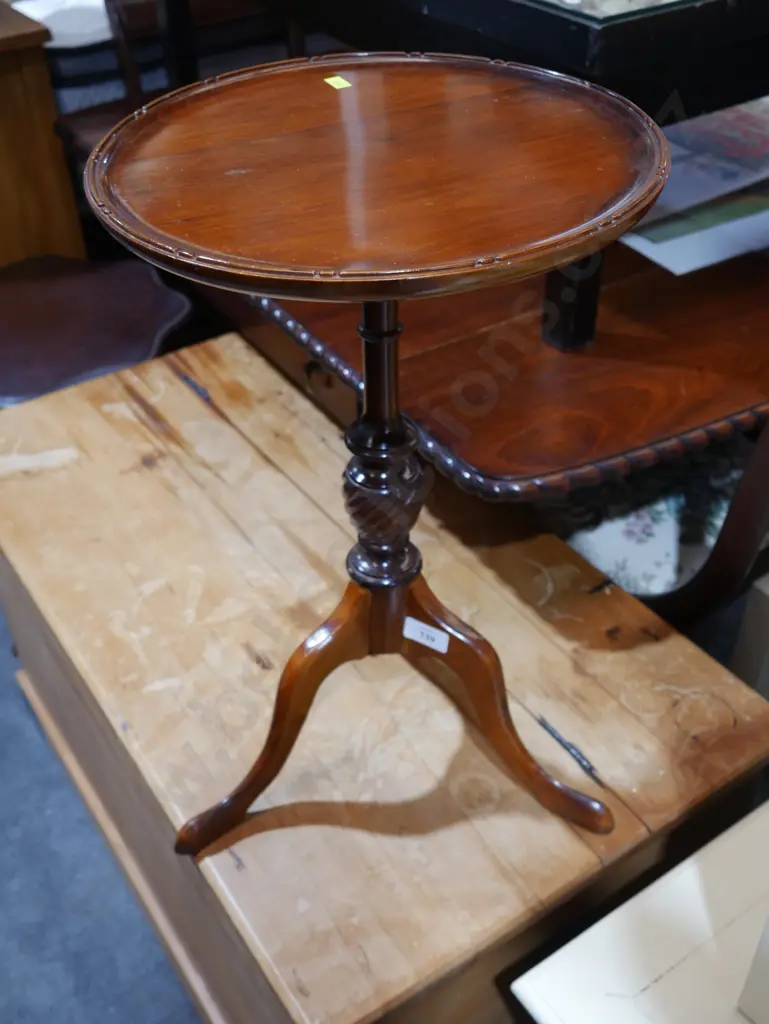 Wine table Image 1++