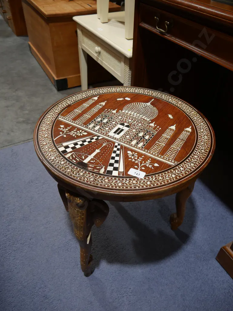 Inlaid Taj Mahal side table Image 1++
