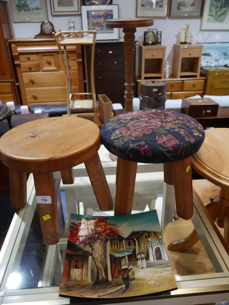 2 stools and picture plate Image 1++