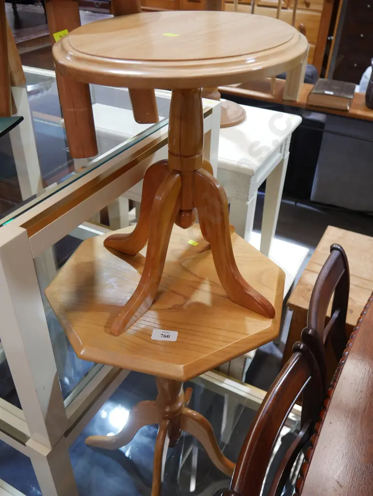 2 side tables Image 1++