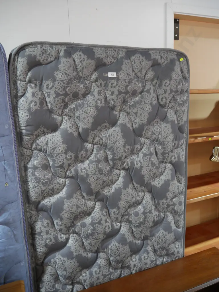 Single bed Image 1++