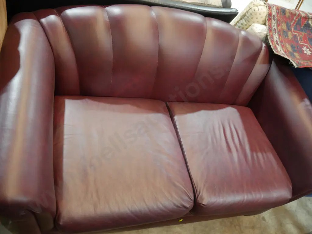 Two seater leather settee Image 1++