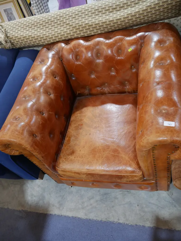 Deep button leather tub chair Image 1++
