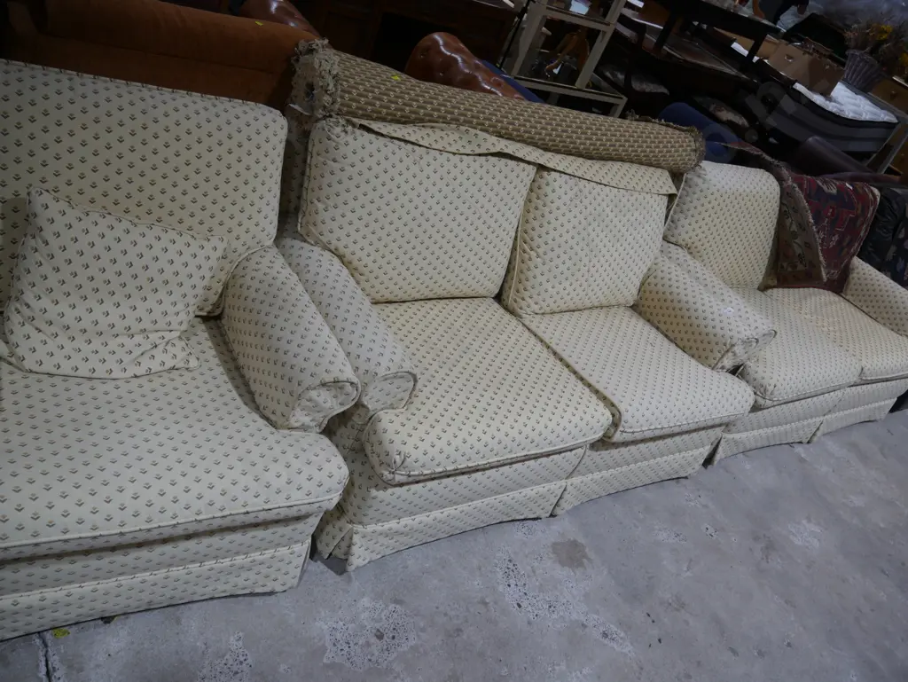 Three piece lounge suite with roll of matching fabric Image 1++