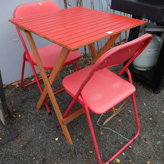 Folding table and 2 chairs