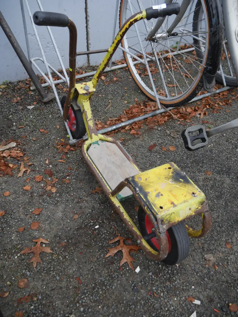 Vintage scooter Image 1++
