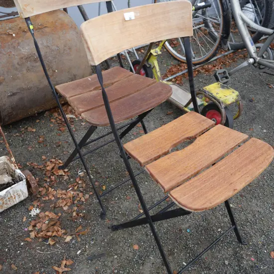 2 folding chairs
