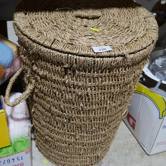 Seagrass lidded basket
