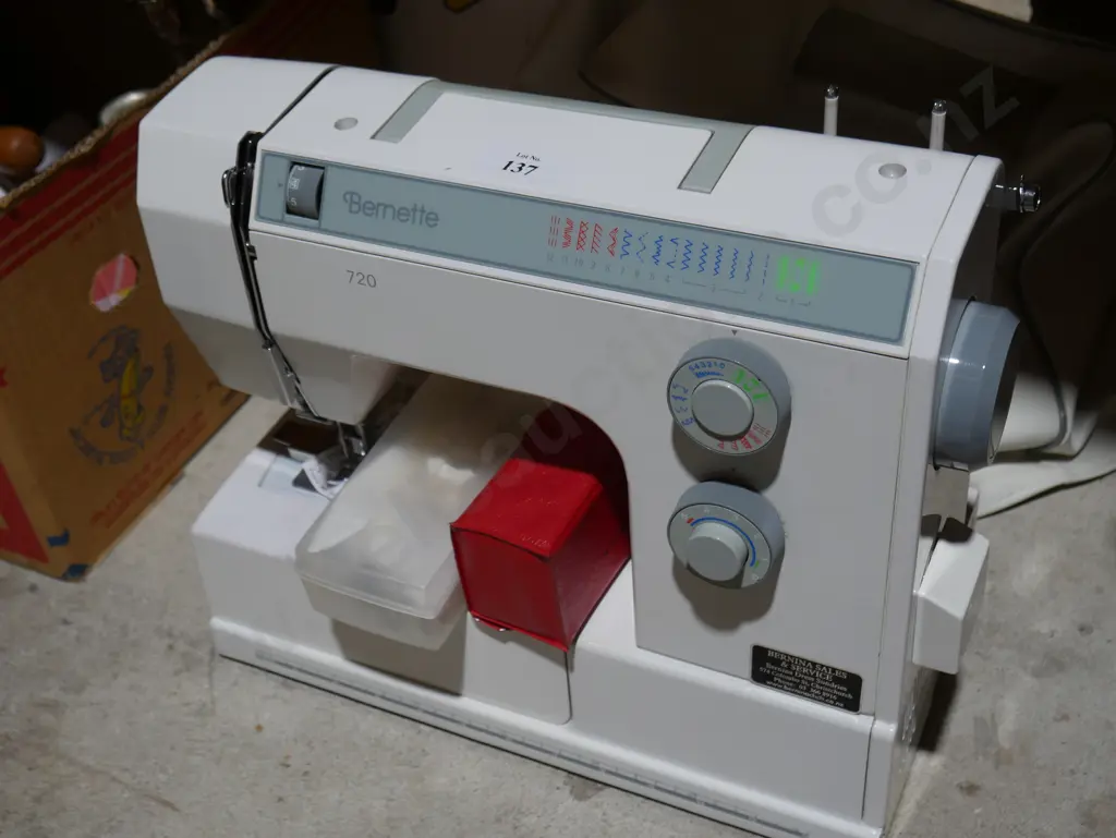 Bernette sewing machine Image 1++