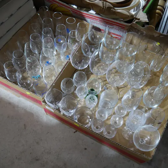 2 boxes stemmed glasses