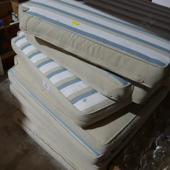 Outdoor cushions for chairs