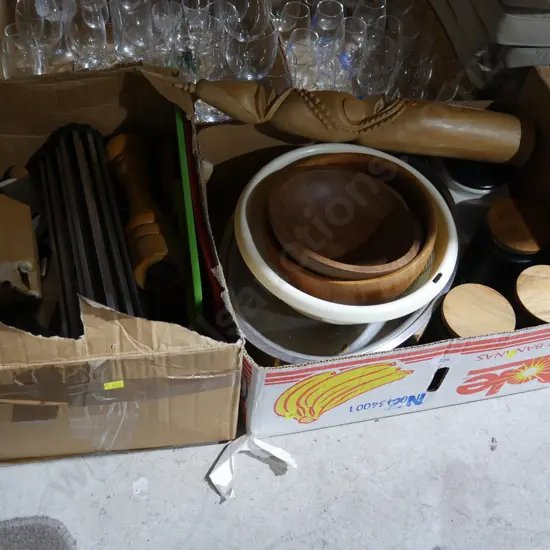 2 boxes kitchenware