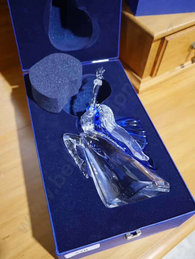 Boxed Swarovski figurine Image 1++