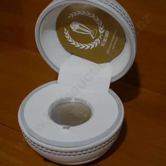 1oz silver cased cricket world cup coin