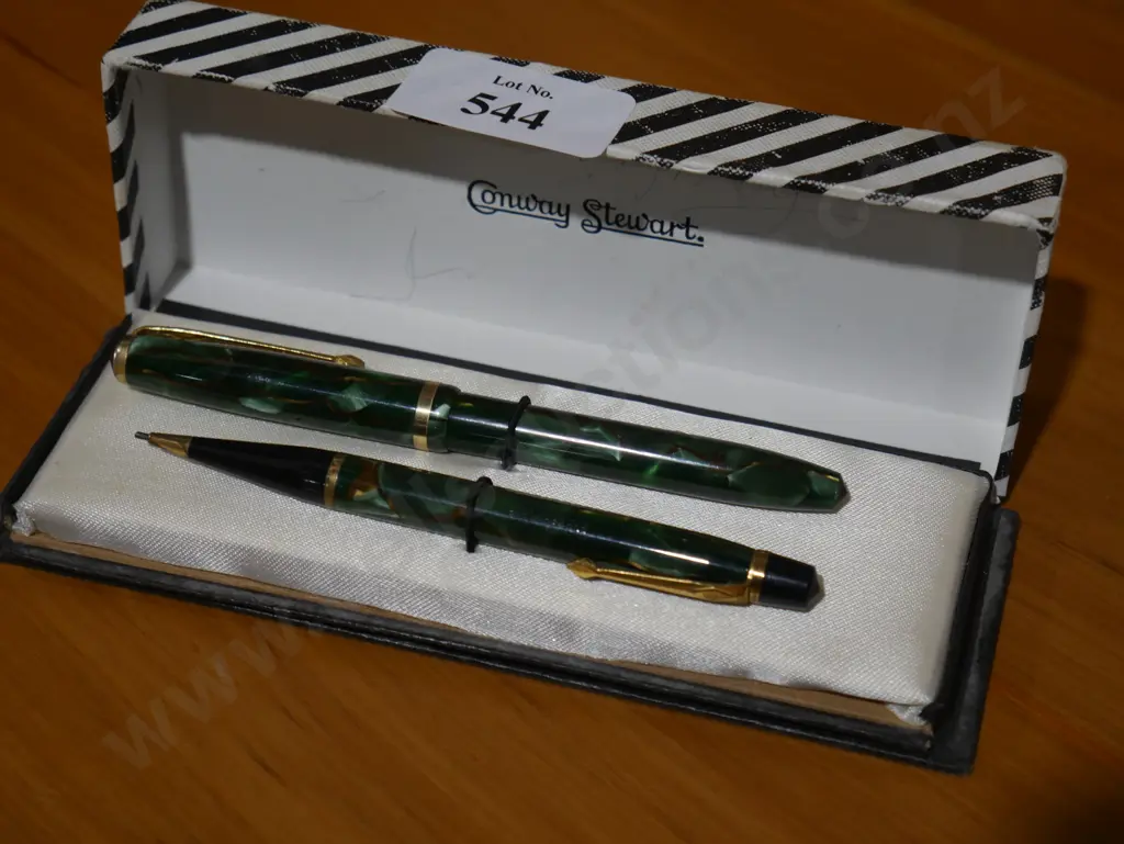 Boxed Conway Stewart fountain pen set Image 1++