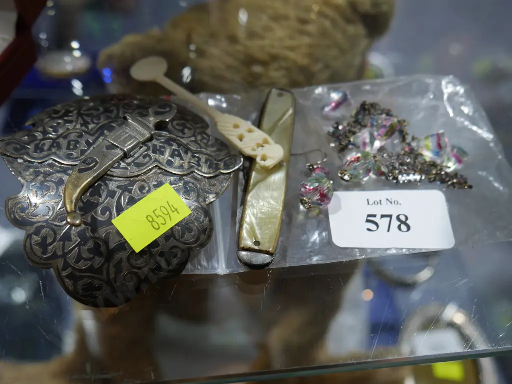 Costume jewellery, pocket knife and buckle Image 1++