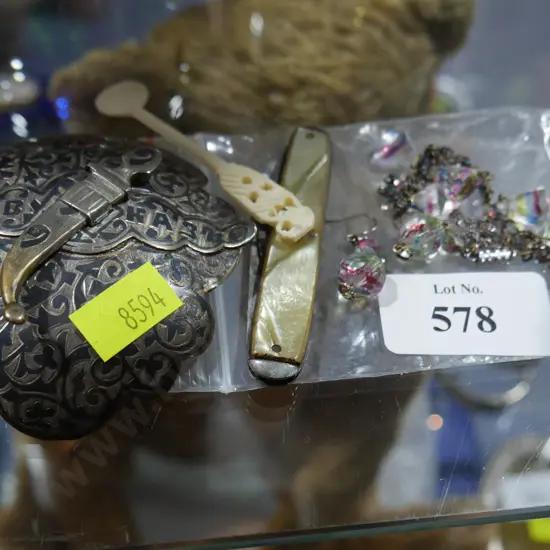 Costume jewellery, pocket knife and buckle