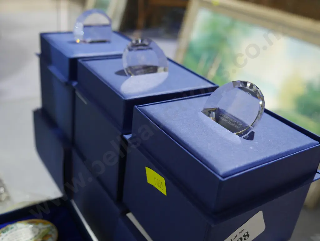 3 cased Swarovski crystals Image 1++