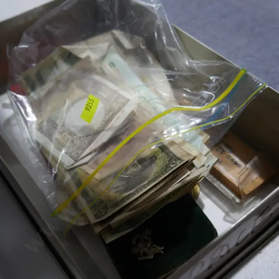 Bank notes, coins, costume jewellery