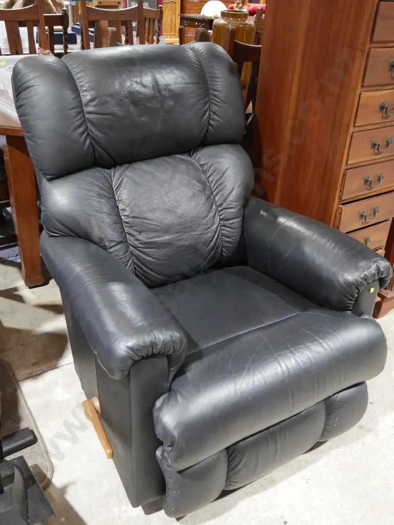 Recliner chair Image 1++