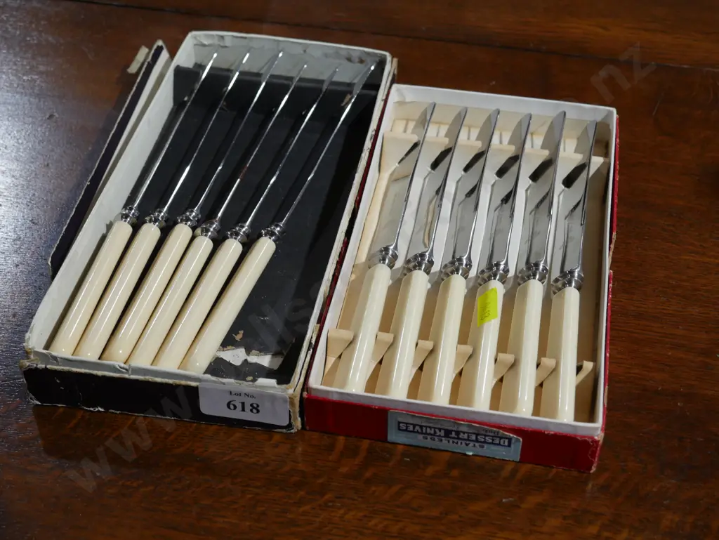 Bone handled knives Image 1++