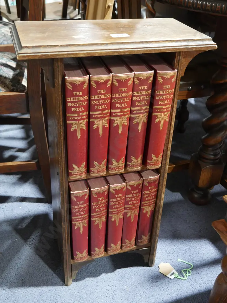 The children's encyclopaedia and bookcase Image 1++
