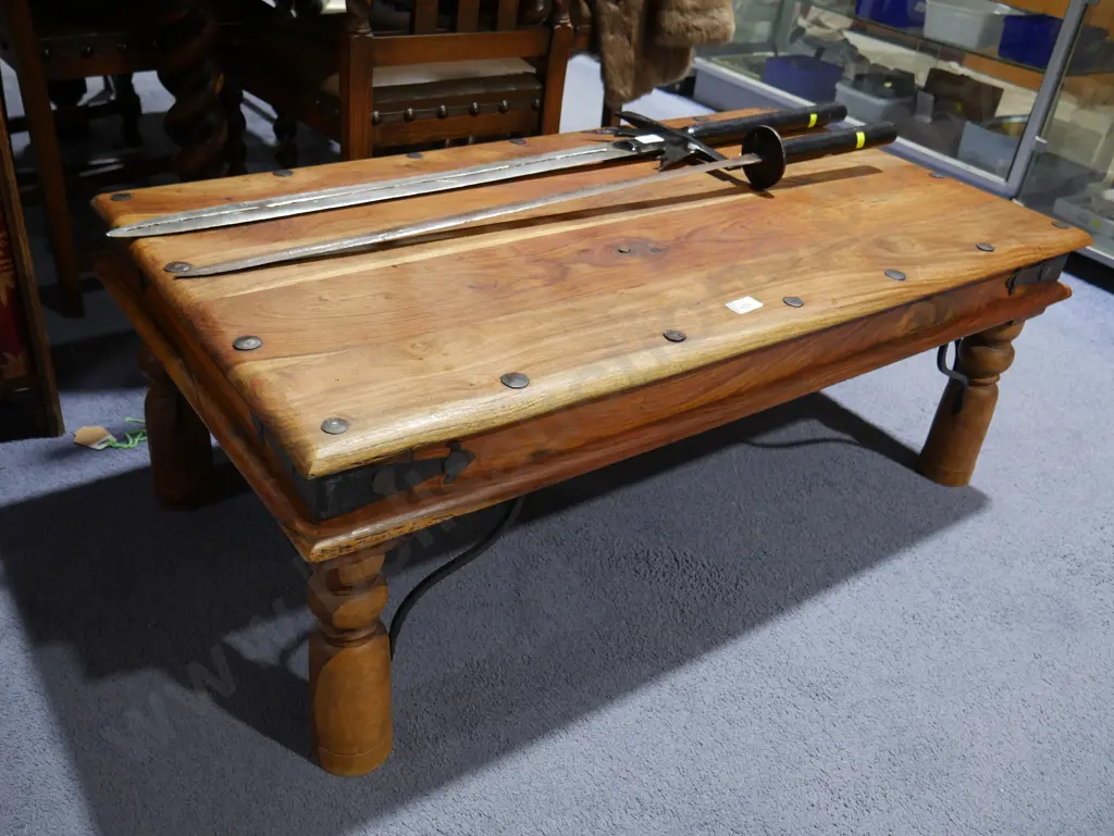 Coffee table Image 1++