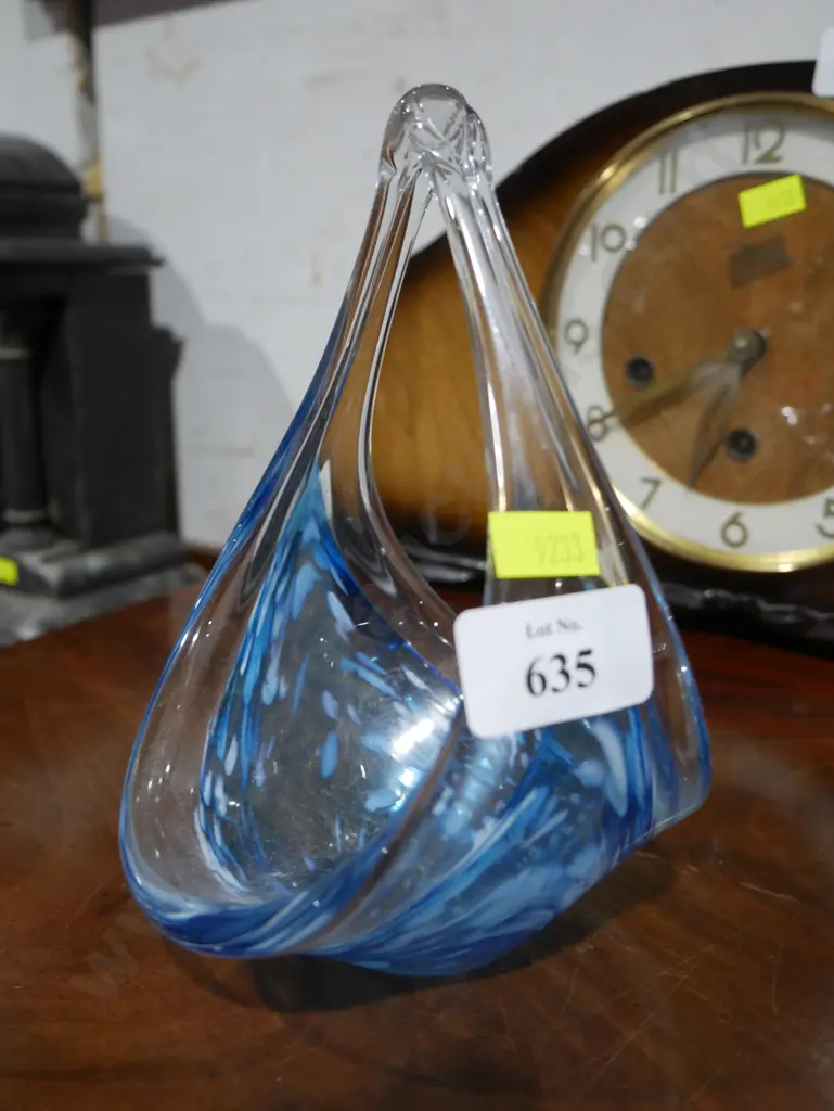 Art glass basket Image 1++