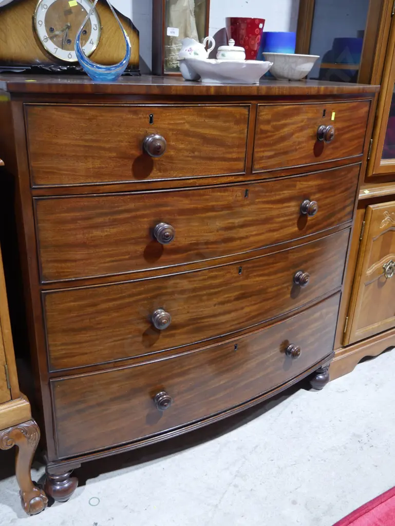 Victorian bow front chest Image 1++