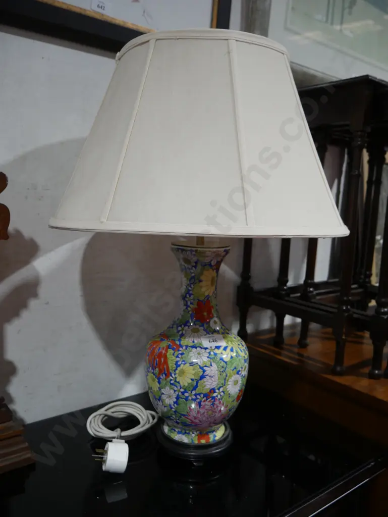 Porcelain table lamp Image 1++