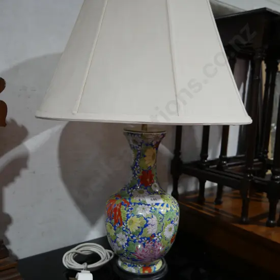 Porcelain table lamp
