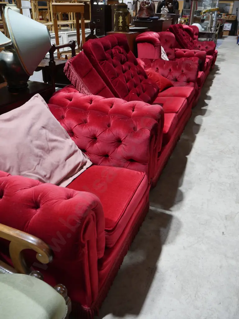 5 piece deep buttoned lounge suite Image 1++