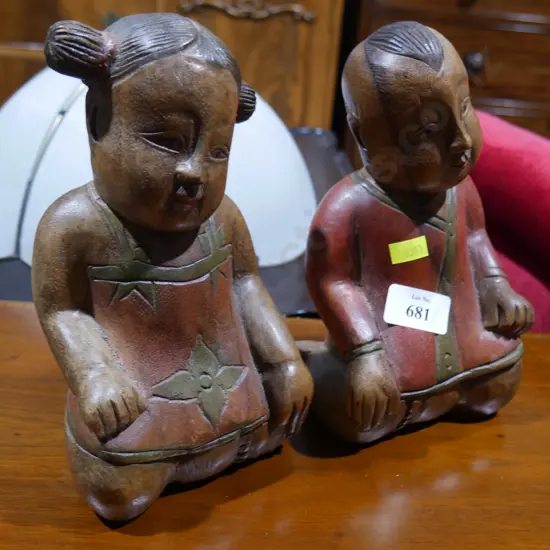 2 wooden figurines