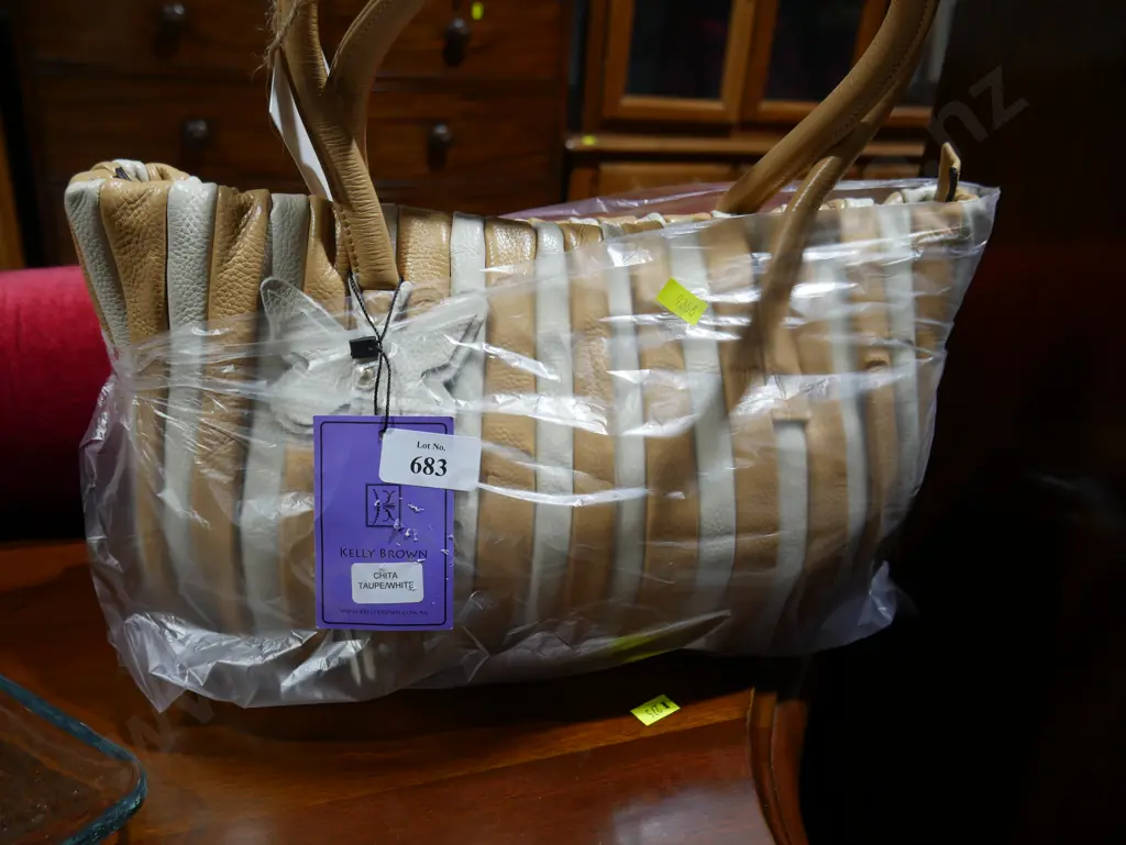 Kely Brown leather handbag Image 1++