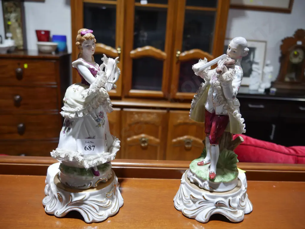 Pair of porcelain figurines Image 1++