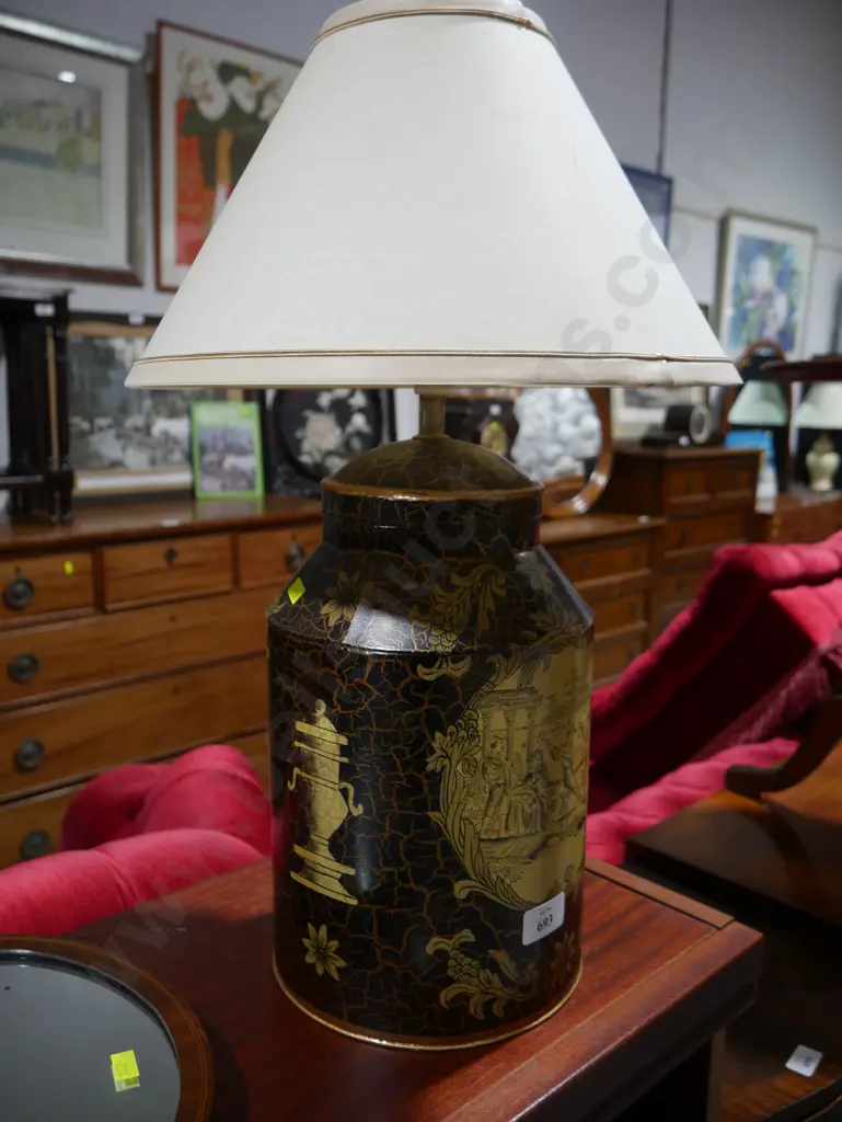 Oriental themed table lamp Image 1++