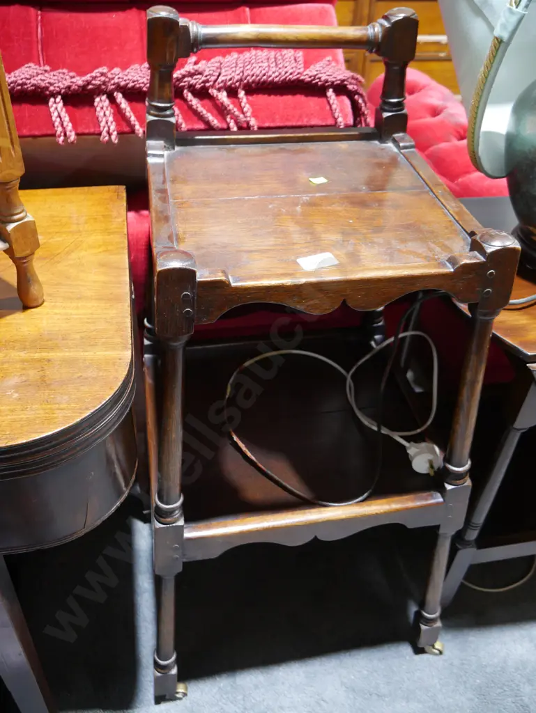 Early wash stand Image 1++